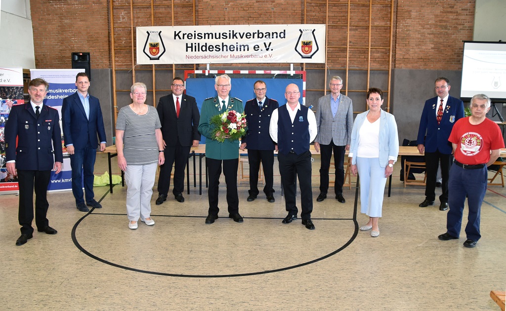 Kreismusikverband (KMVH) tagt in Sorsumer / Bernward-Johannes Vollmer löst Norbert Lange als Vorsitzender ab / Lange jetzt Ehrenvorsitzender